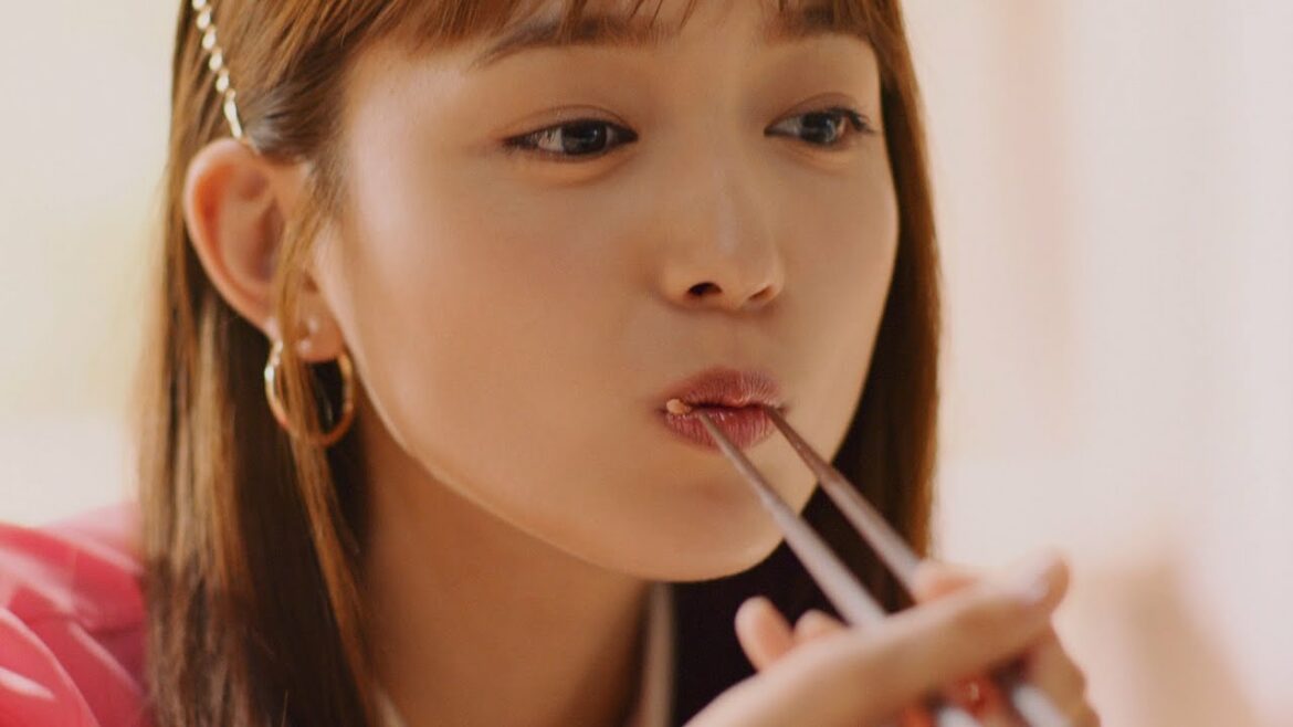 川口春奈, 新TVCM「大とろ祭　はまい！」篇6月10日公開！...「食べる姿さえ美しい彼女」