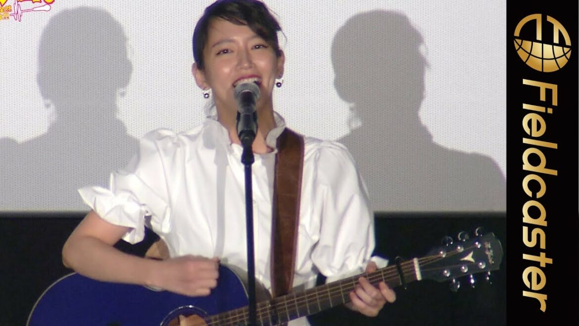 ＜ド緊張＞吉岡里帆　生歌ライブでギター初披露！