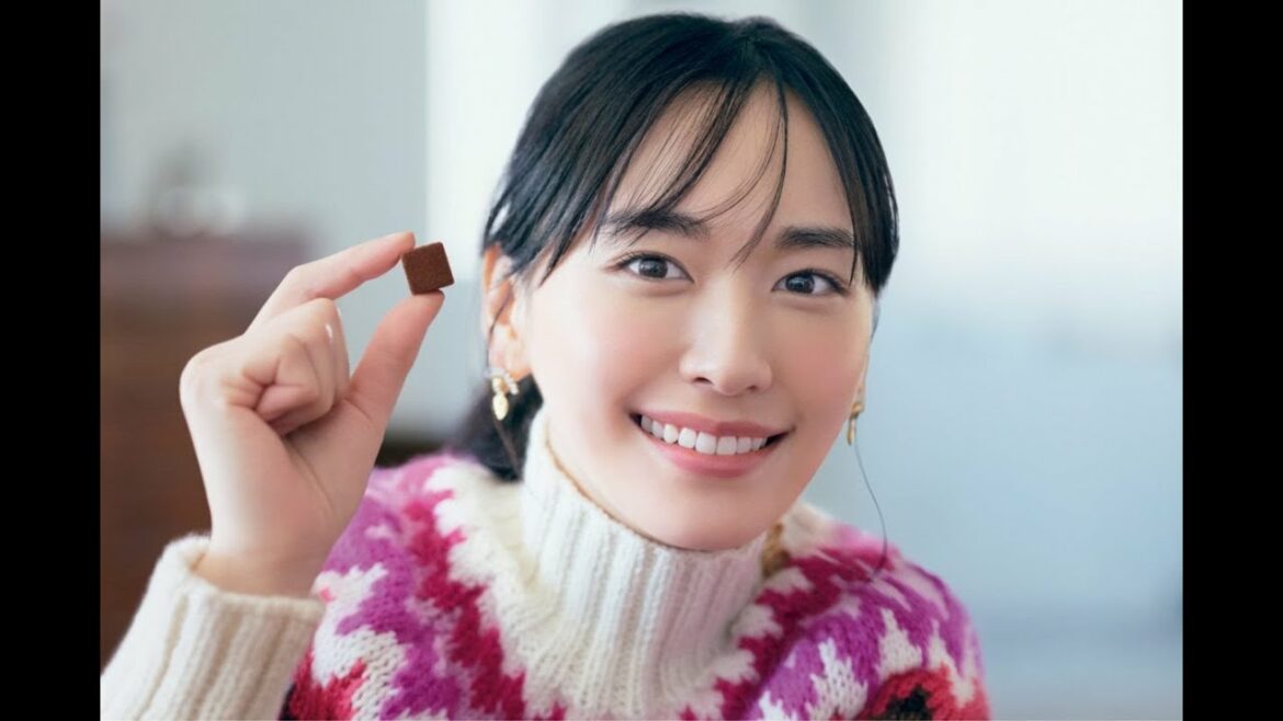 新垣結衣、『メルティーキッス』新CM　初の共演者とペアルックで登場｜ニフティニュース