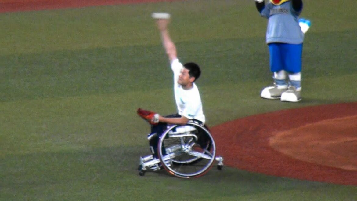 金メダリスト国枝慎吾の剛速球始球式（2021.10.7 ZOZOマリン）