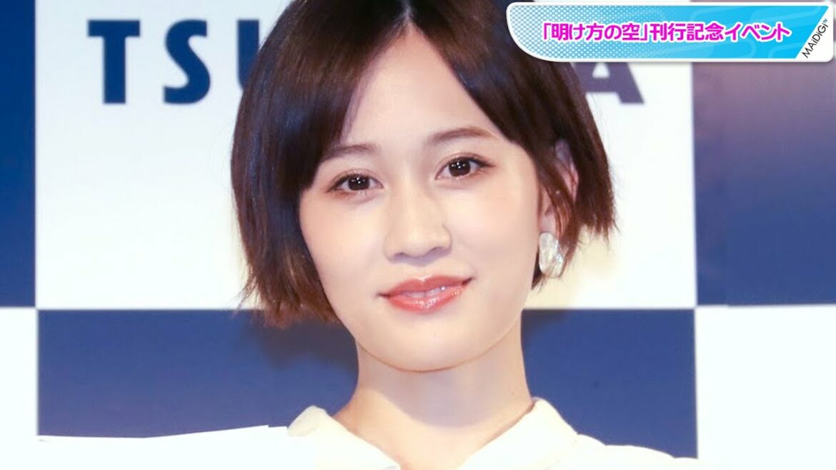 前田敦子、スリットパンツでスタイリッシュに　秋ムード漂う爽やか白コーデ