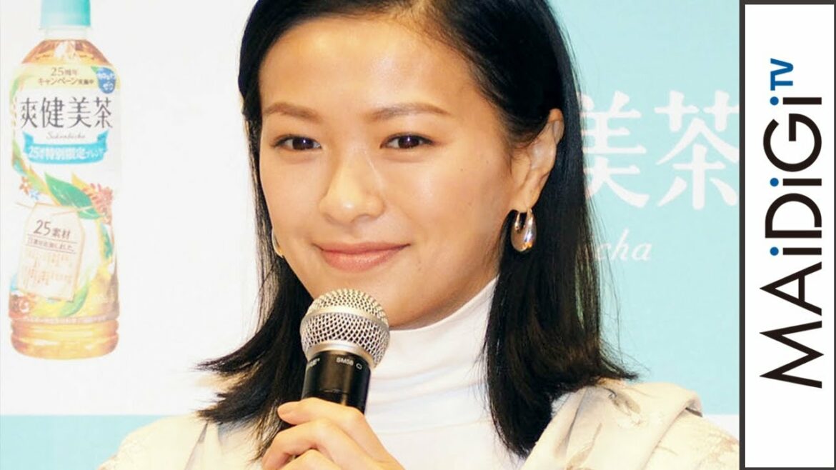 榮倉奈々、デニムできれいめカジュアル　アウター＆シューズで抜け感も
