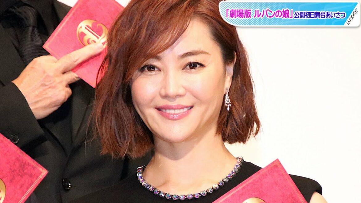 観月ありさ、ショートボブにイメチェン シンプルワンピ×キラキラリボンで大人可愛く 観月ありさ、ショートボブにイメチェン シンプルワンピ×キラキラリボンで大人可愛く