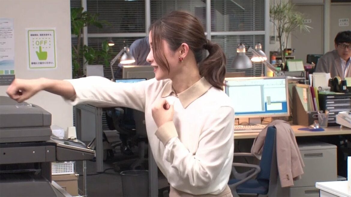 石原さとみ、ヒール姿で激しくシャドーボクシング　練習姿収めたメーキング映像も公開
