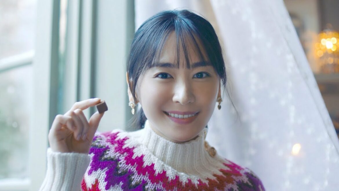 新垣結衣に初共演者！「特別だよ」と差し出す相手は…？／明治「メルティーキッス」CM+メイキング＋インタビュー