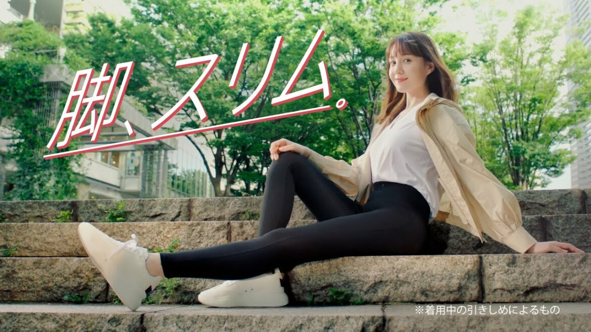 トリンドル玲奈、美脚披露！ランウェイさながら街中を歩く 新CM SLIMWALK 24h マルチスキニー「誕生」篇