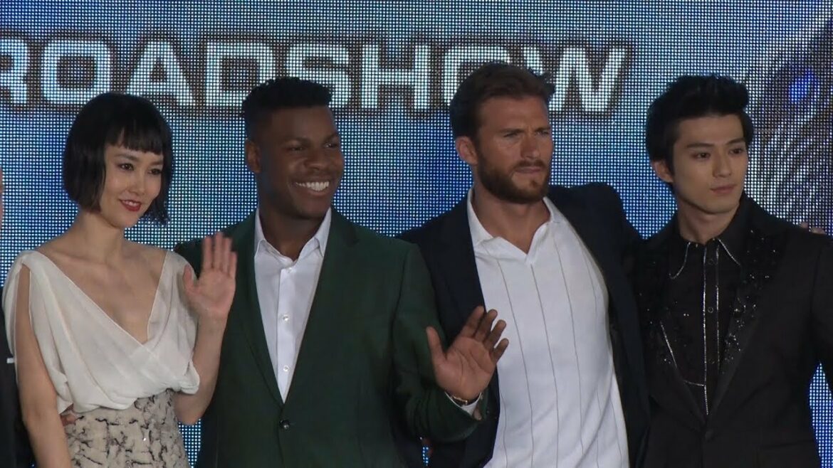 菊地凛子、新田真剣佑ら日米豪華キャストがレッドカーペットに参上！