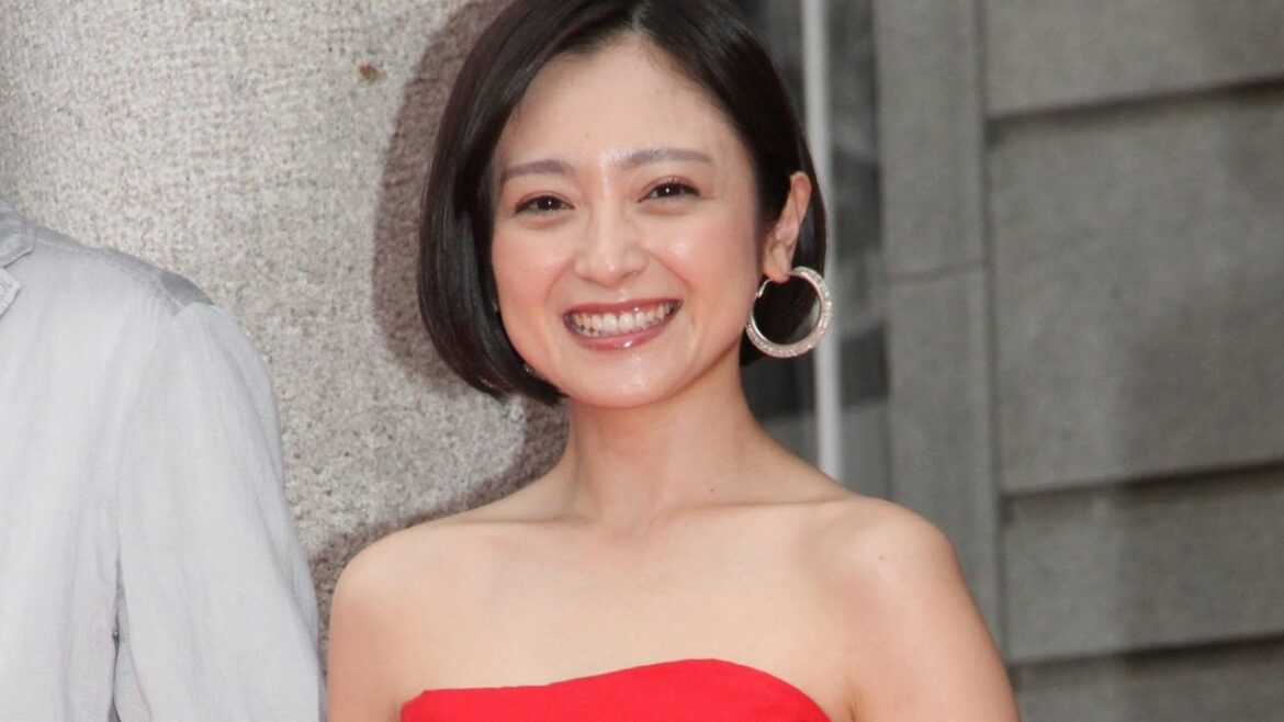 安達祐実、“子役の先輩”水谷豊との共演に「涙出た」映画「王妃の館」完成披露イベント3　#Yumi Adachi　#Yutaka Mizutani