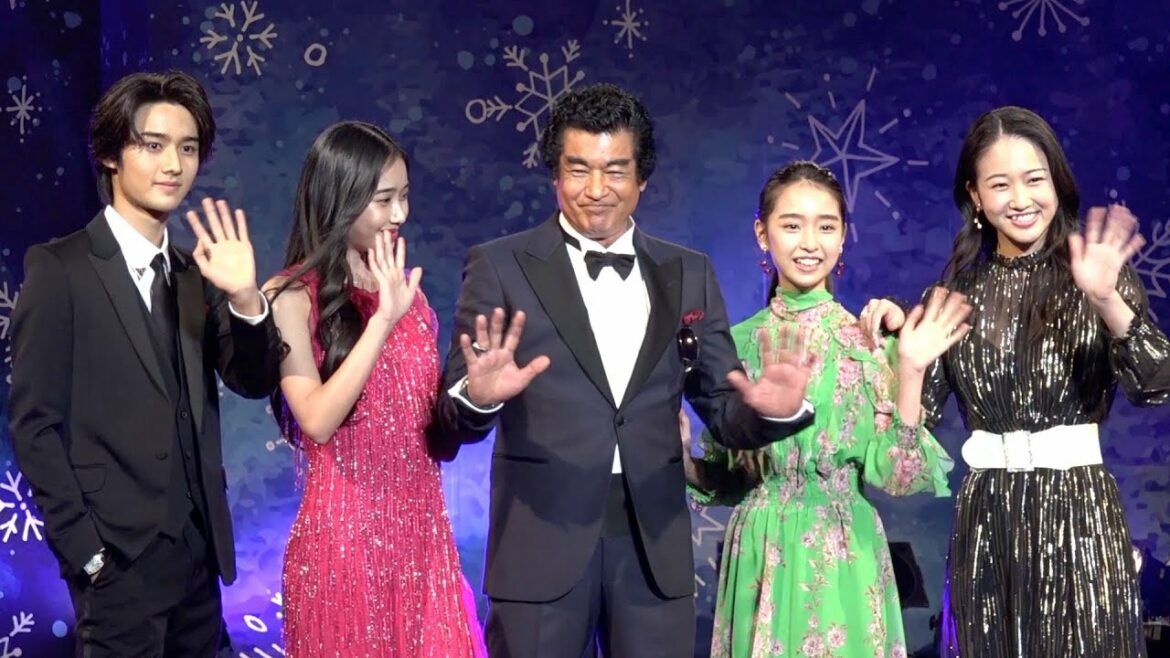藤岡弘、親子でランウェイ初登場！子ども4人の成長に感動「いい思い出」天翔天音&藤岡真威人&天翔愛&藤岡舞衣とクリスマスコーデ 『TGC teen 2021 Winter』