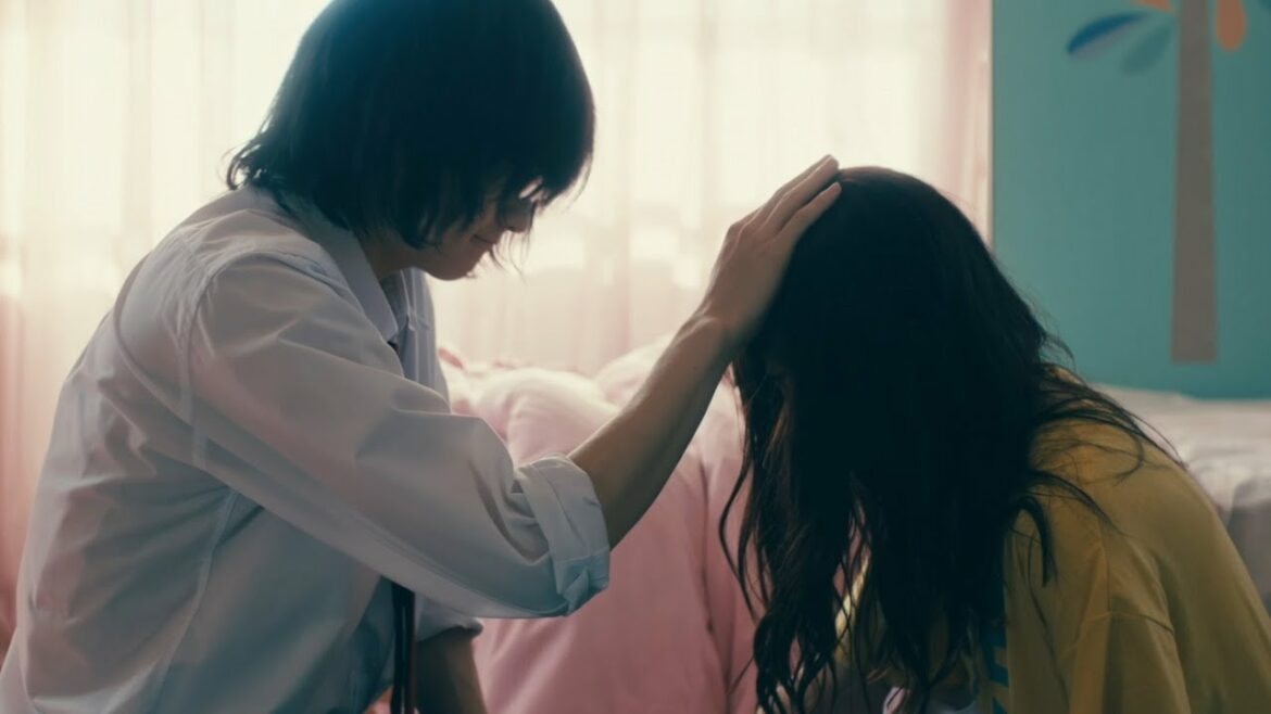 鈴鹿央士＆久保田紗友の実写版「ホリミヤ」予告編が公開　劇場主題歌は「とけた電球」の「灯」