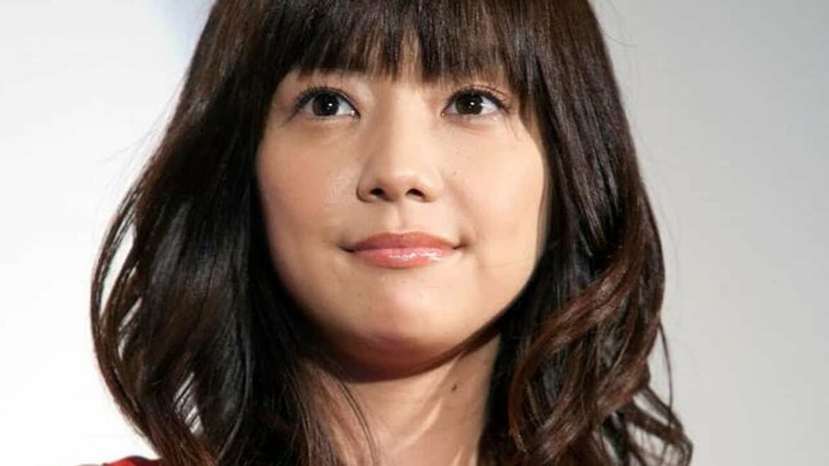 ニュース速報 | 「えっ、現役ですか？」　33歳でも違和感ゼロ...倉科カナの制服姿にファン騒然 | TKONEWS