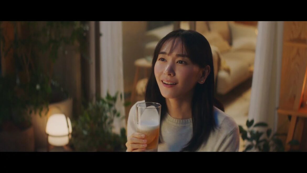 [일본광고] 아라가키 유이, 아사히 생맥주, 新垣結衣 アサヒ生ビール CM おつかれ生です篇。1分版。 「日本の皆さん、お疲れ生です」