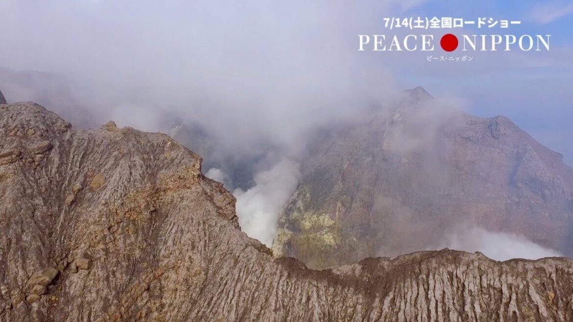 ドローンで桜島の火口を覗いたら…超貴重な驚異の空撮映像が解禁／映画『ピース・ニッポン』本編映像
