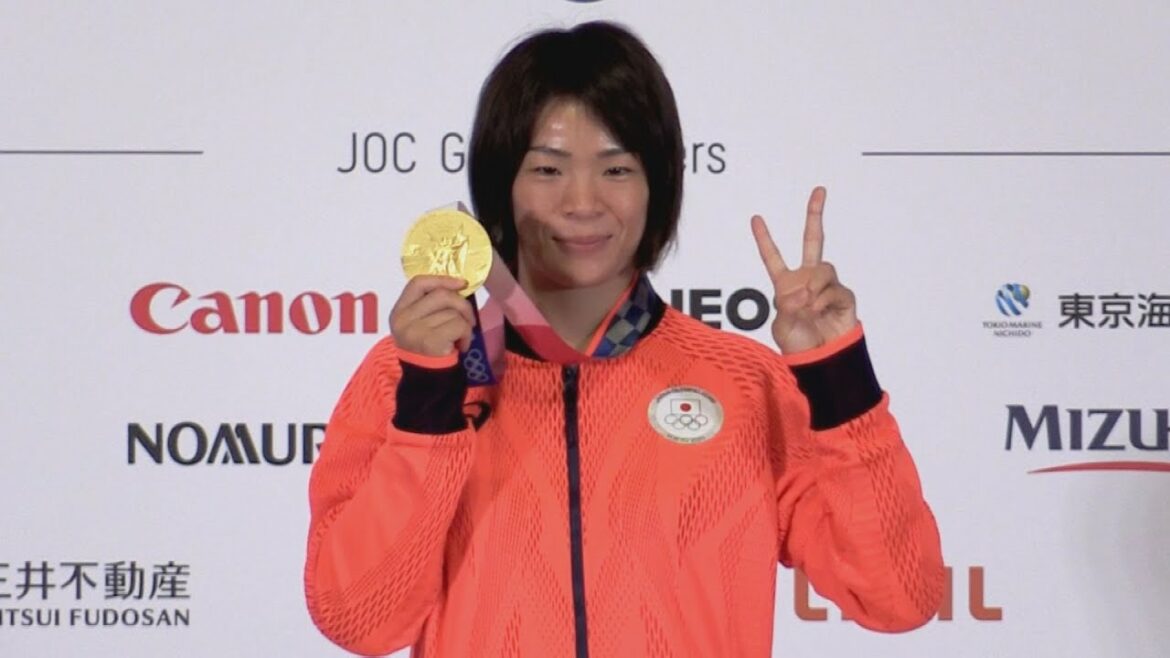 金の川井梨「メダル重たいなあ」 レスリング女子57キロ級