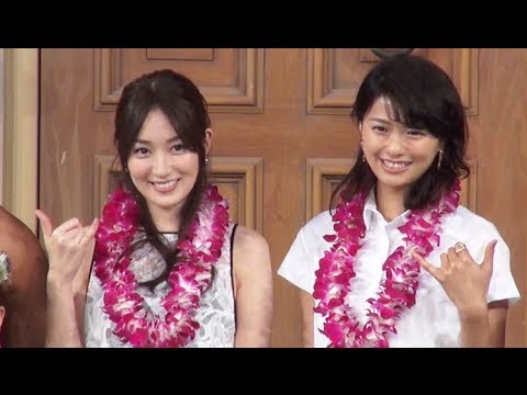 榮倉奈々と高梨臨がフラダンサーの行動にビックリ 映画『わたしのハワイの歩き方』×お台場ハワイ・フェスティバル2014inヴィーナスフォート 榮倉奈々と高梨臨がフラダンサーの行動にビックリ 映画『わたしのハワイの歩き方』×お台場ハワイ・フェスティバル2014inヴィーナスフォート