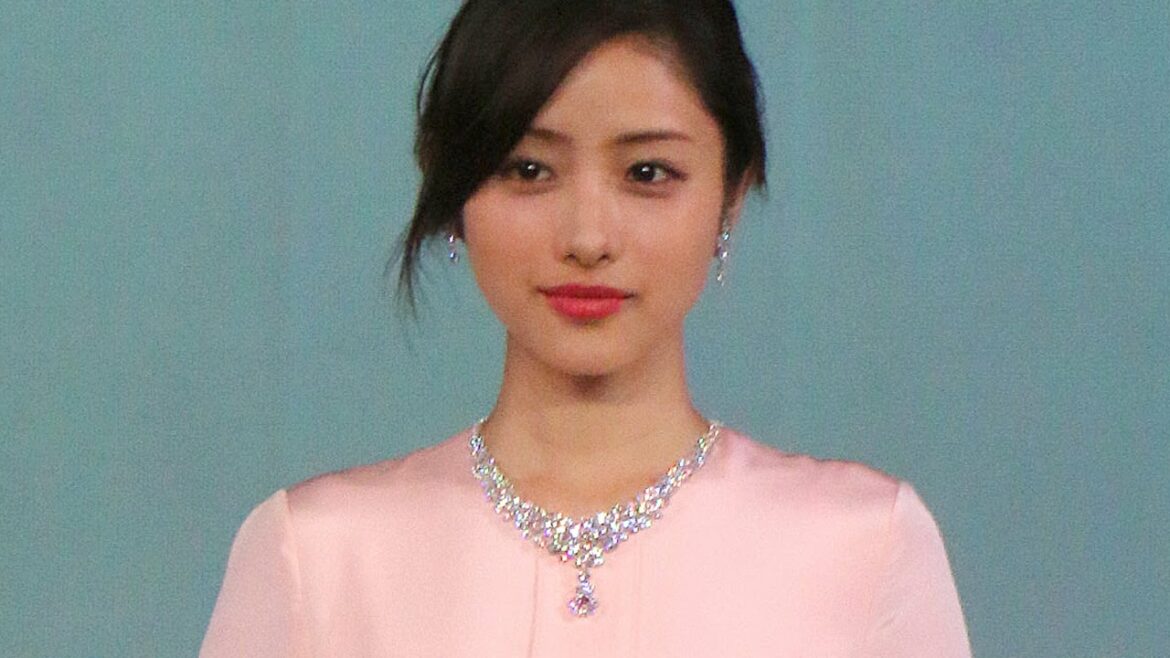 石原さとみ、総額2億超えのジュエリーに「圧倒されるくらい緊張」「第3回ウーマン オブ ザ イヤー」1　#Satomi Ishihara　#event