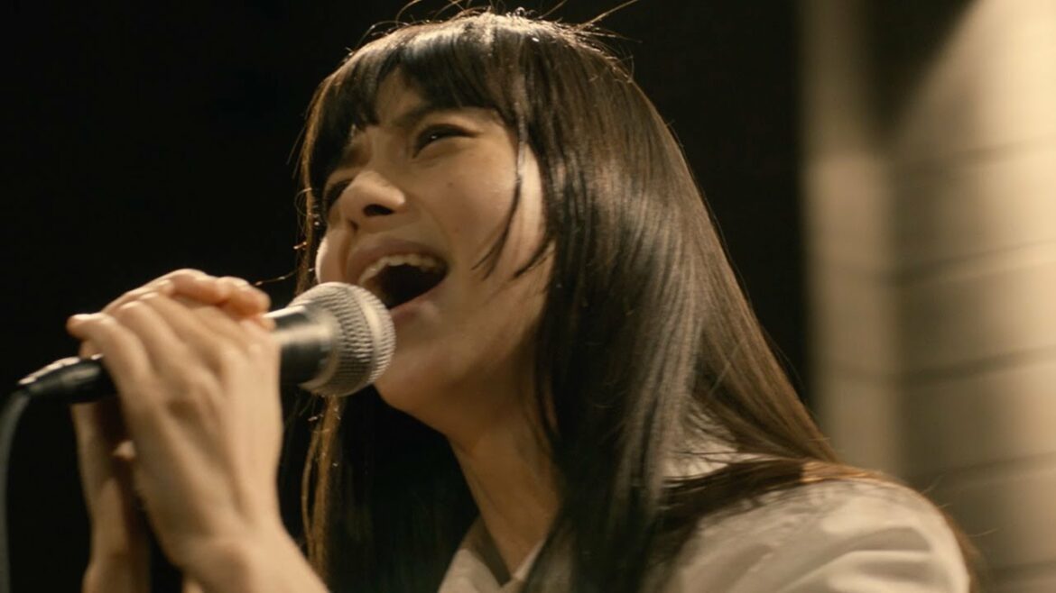 中条あやみ、熱唱！スタジオ歌唱シーン　映画『覆面系ノイズ』劇中映像