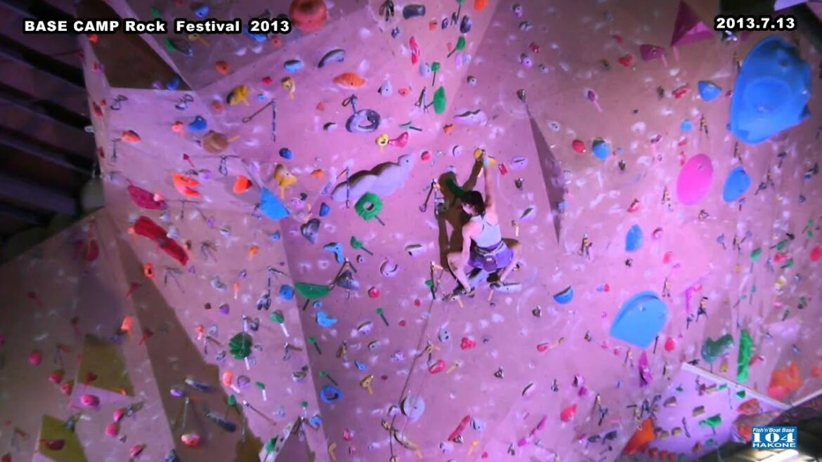 野口啓代(Akiyo Noguchi)さん　BASE CAMP Rock　Festival　2013 オープンクラス予選　Route1　　　リードクライミング