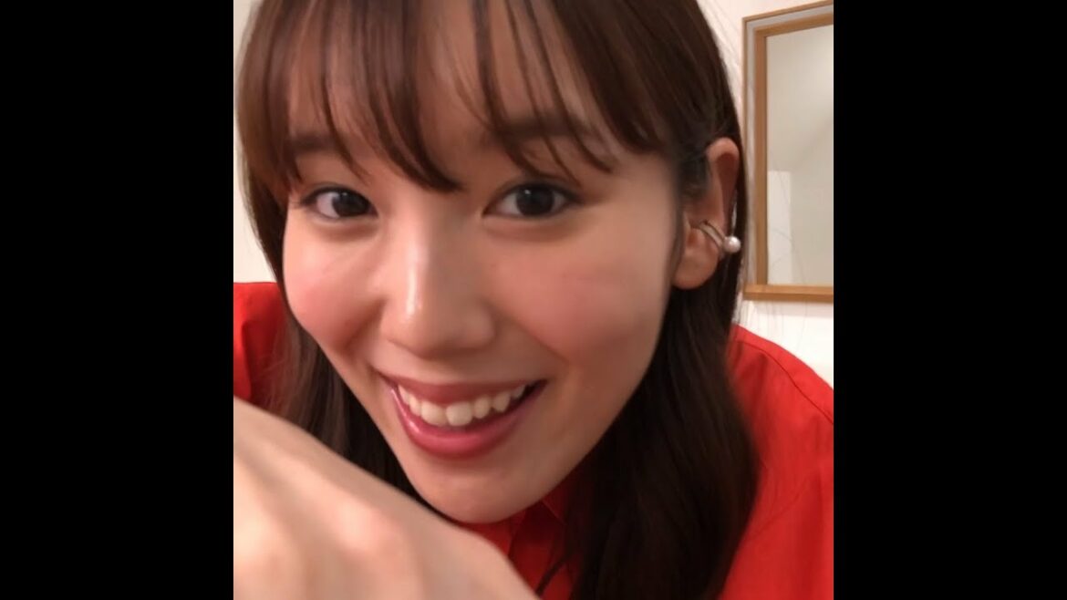飯豊まりえの顔が急接近!コーヒー目線でプライベートをのぞき見!?　話題の「#飯豊まりえに飲まれてみた」まとめ動画公開