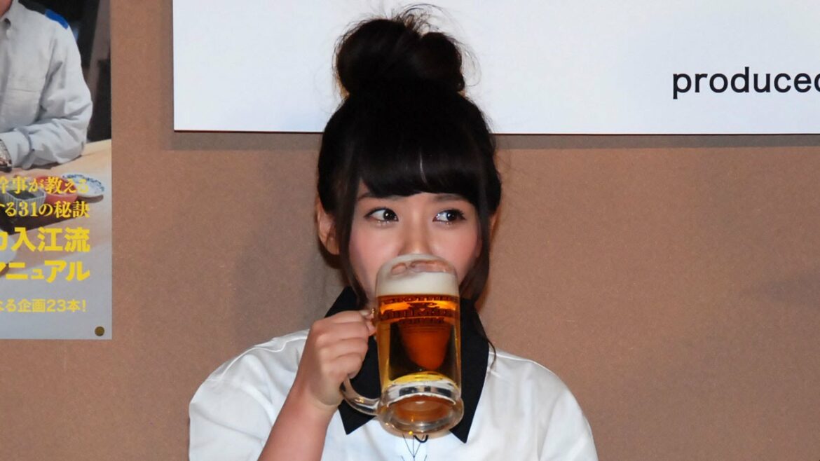 NMB山田菜々、『和民』制服姿で登場　居酒屋フリーマガジン『宴会JAPAN』発行記念イベント