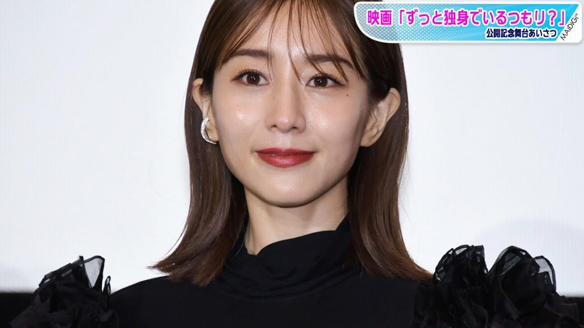 田中みな実、タイト＆フレアな華やか黒ドレスで大人の魅力　赤アイテム＆辛口アクセでハイセンスに