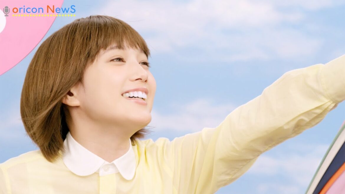 本田翼、セーラームーン“替え歌”披露 『とらばーゆ』新CM映像&メイキング 本田翼、セーラームーン“替え歌”披露 『とらばーゆ』新CM映像&メイキング