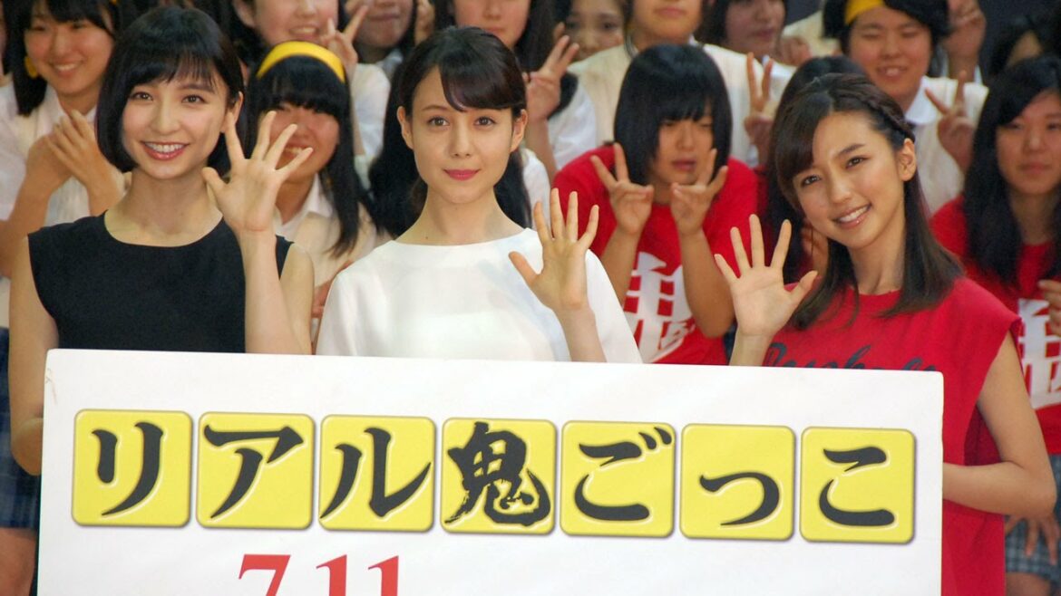 トリンドル玲奈＆篠田麻里子＆真野恵里菜、JK100人と鬼ごっこ　映画『リアル鬼ごっこ』JK鬼ごっこイベント