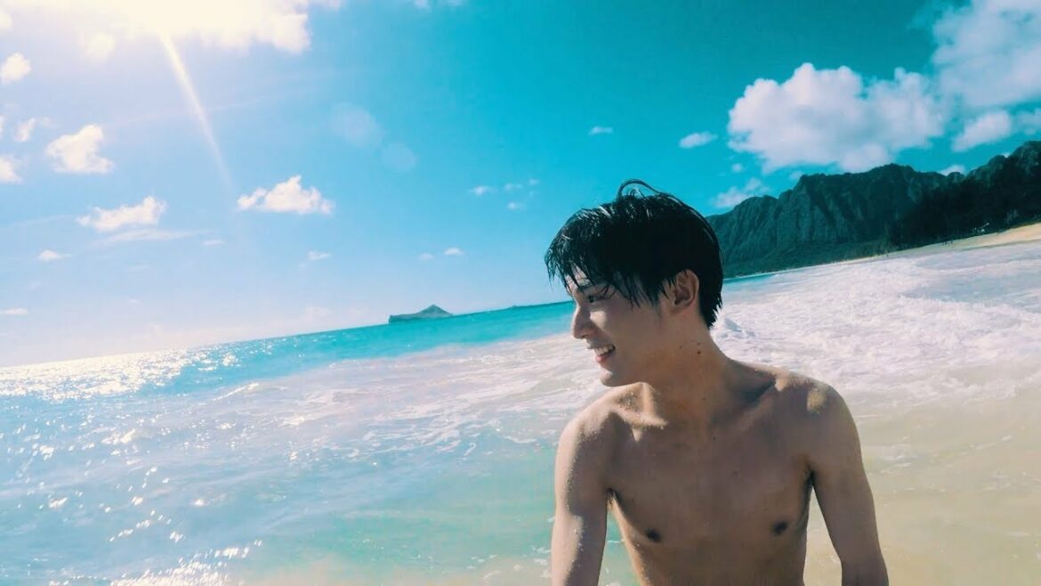 中川大志の海辺ではしゃぐ姿やベッドで見せる表情に釘付け！！　中川大志 1st Blu-ray『holoholo』「making of“maka hou”」メイキングPV