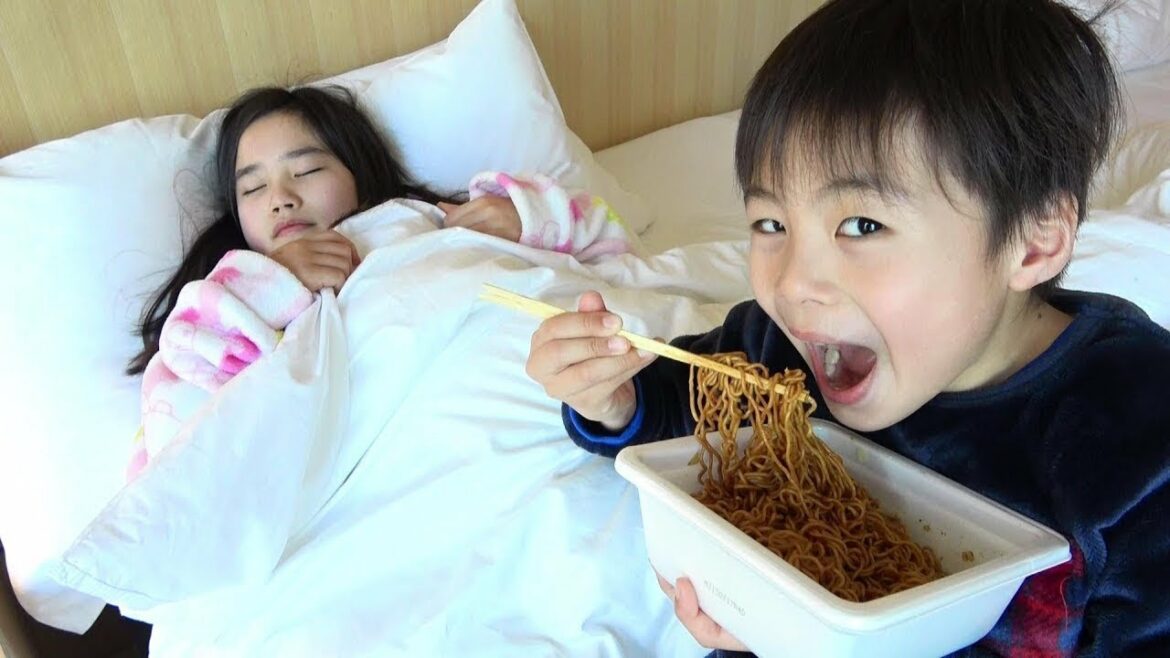 焼きそばをかくれんぼして食べるぞ！おゆうぎ こうくんねみちゃん