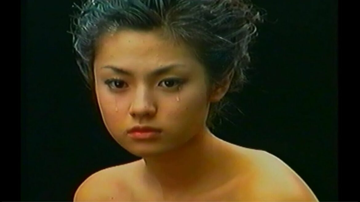 '99 深田恭子 16才。②
