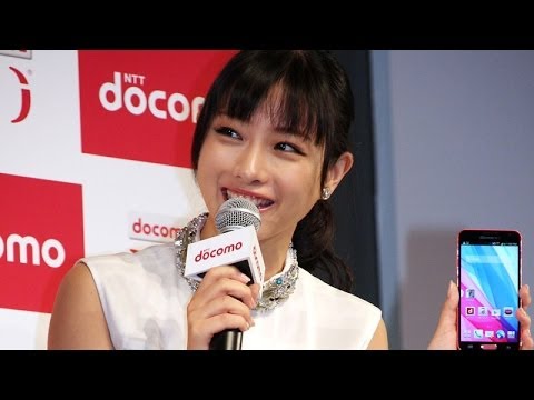 堀北真希&石原さとみ登場! NTTドコモ2013ー14年冬春モデル新商品発表会 囲み 堀北真希&石原さとみ登場! NTTドコモ2013ー14年冬春モデル新商品発表会 囲み