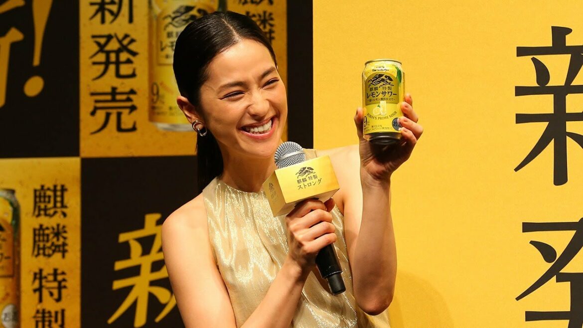 中村アン「もう一口」のリクエストに照れ笑い　注目されながらの試飲に緊張　新！「麒麟特製ストロング」新製品紹介・新CM発表会