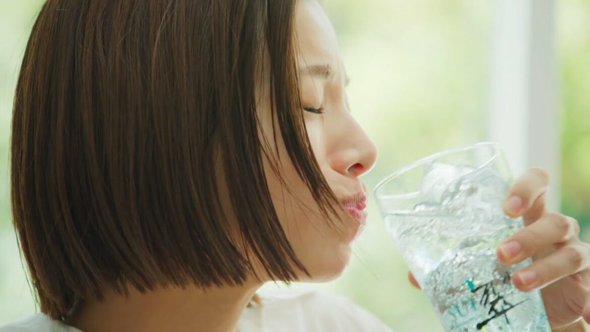 サントリージャパニーズジン翠（SUI）『食べる食べる食べる』51秒 サントリー