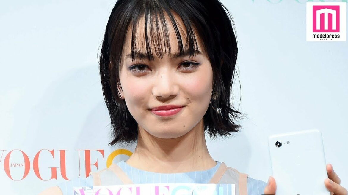 小松菜奈「未知の世界」スマホで雑誌全ページ撮影に戸惑い 小松菜奈「未知の世界」スマホで雑誌全ページ撮影に戸惑い