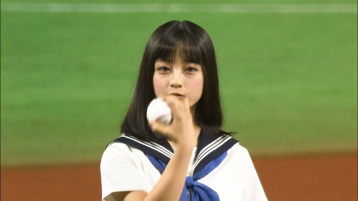 橋本環奈さん始球式！@ヤフオクドーム Kanna Hashimoto