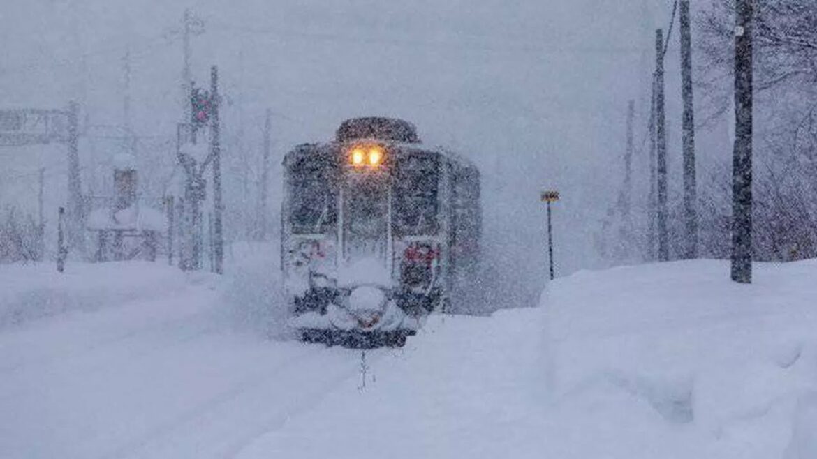 Apocalypse in Japan! Record snowfalls are burying cities with snow!