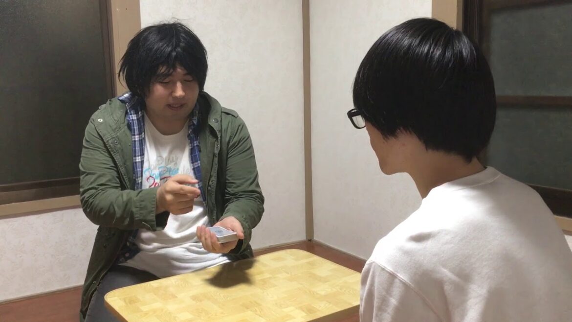マジックを見せる藤原竜也