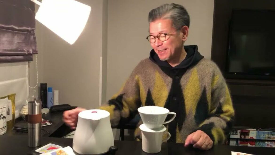 嬉野さんがコメントを読みながらケーキを食べてコーヒーを飲む生配信。メリークリスマス！🎄🍰☕️