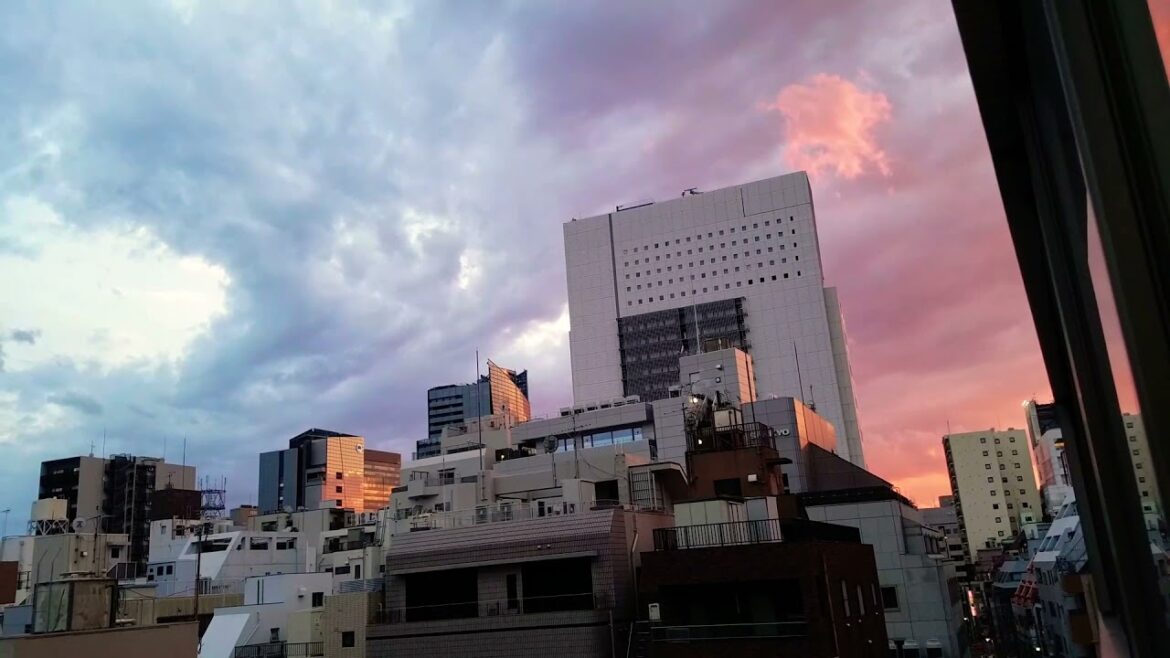 2021年6月20日【病室で見た夕焼け♪】只今入院中です。4分1の夕焼け