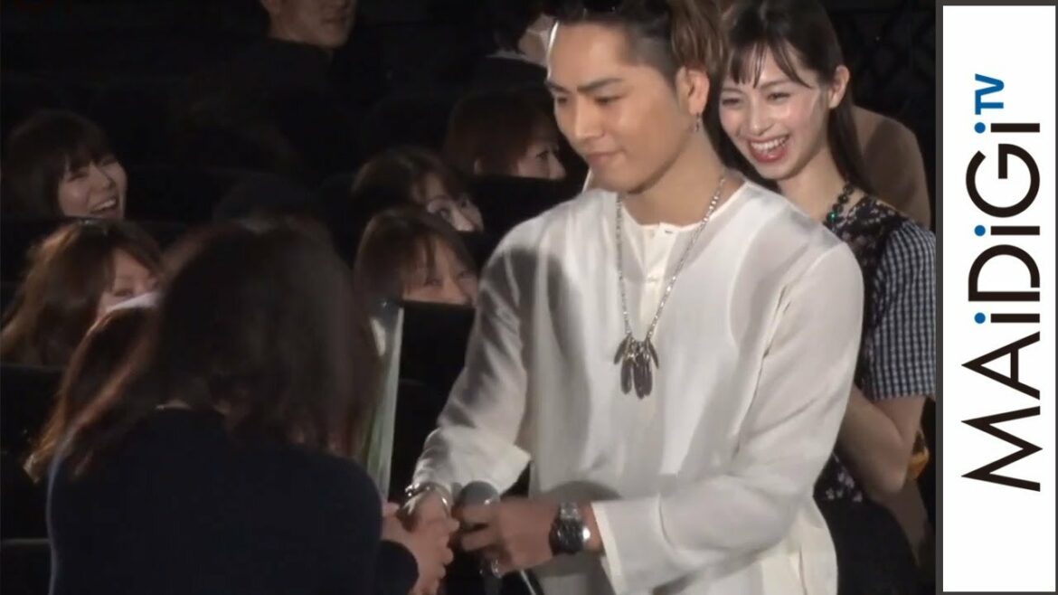 ファン感涙！登坂広臣＆中条あやみから手渡しのプレゼント　観客から歓声も　映画「雪の華」大ヒット御礼イベント