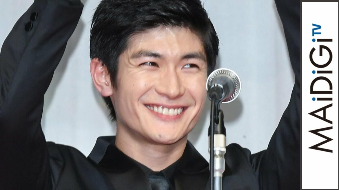 三浦春馬、ジュエリーベストドレッサー賞に大興奮　「第28回日本ジュエリーベストドレッサー賞」表彰式