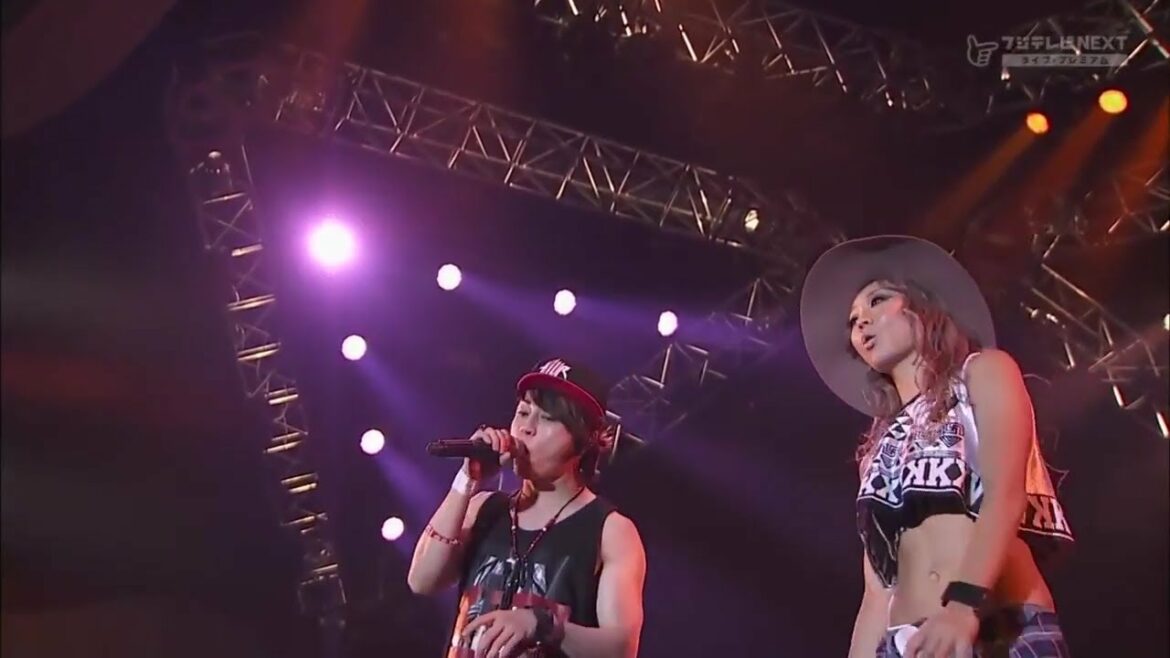 倖田來未 /w T.M.Revolution  『小さな恋のうた』(Chiisana Koi No Uta) 「INAZUMA ROCK FES. 2015」