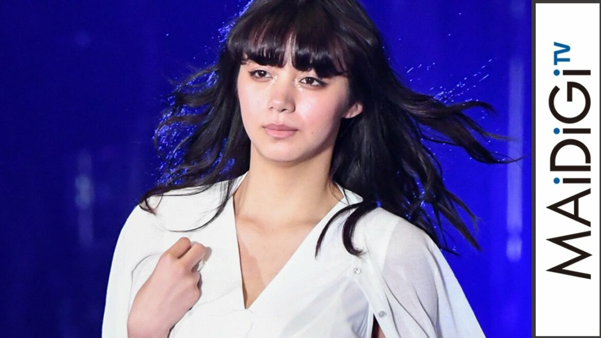 池田エライザ、飯豊まりえらがランウエーに　「The Cat's Whiskers」ステージ　「TGC2017S／S」