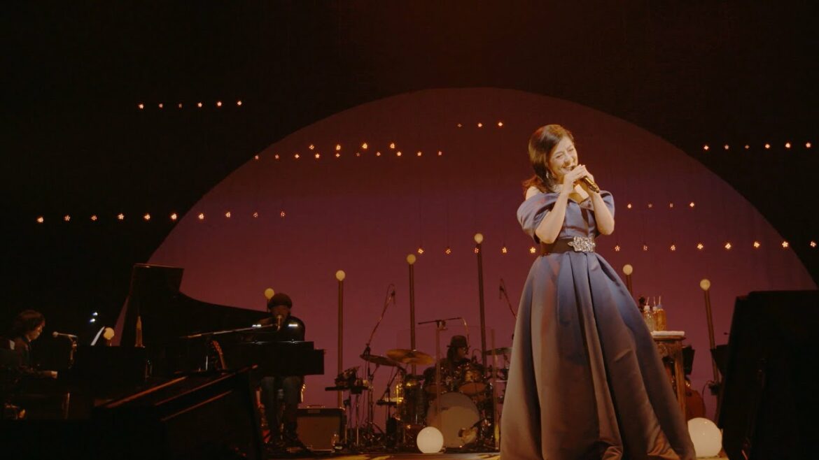 薬師丸ひろ子 - 風に乗って (Live)