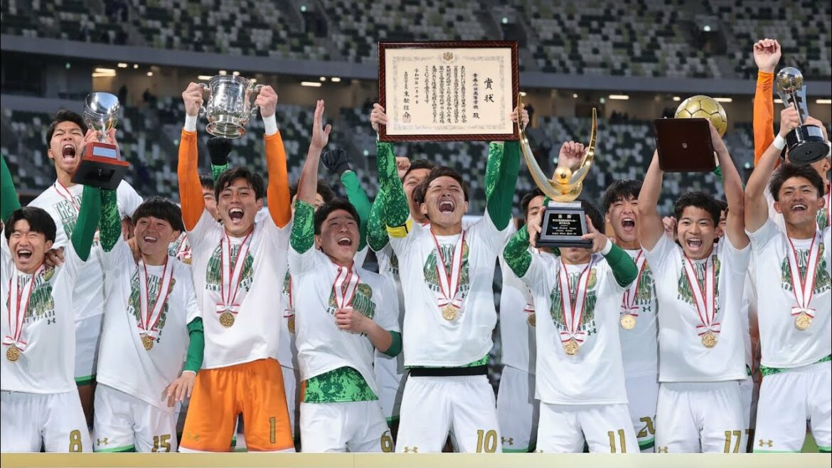 青森山田 松木玖生 優勝胴上げ 2022/1/10 高校サッカー決勝