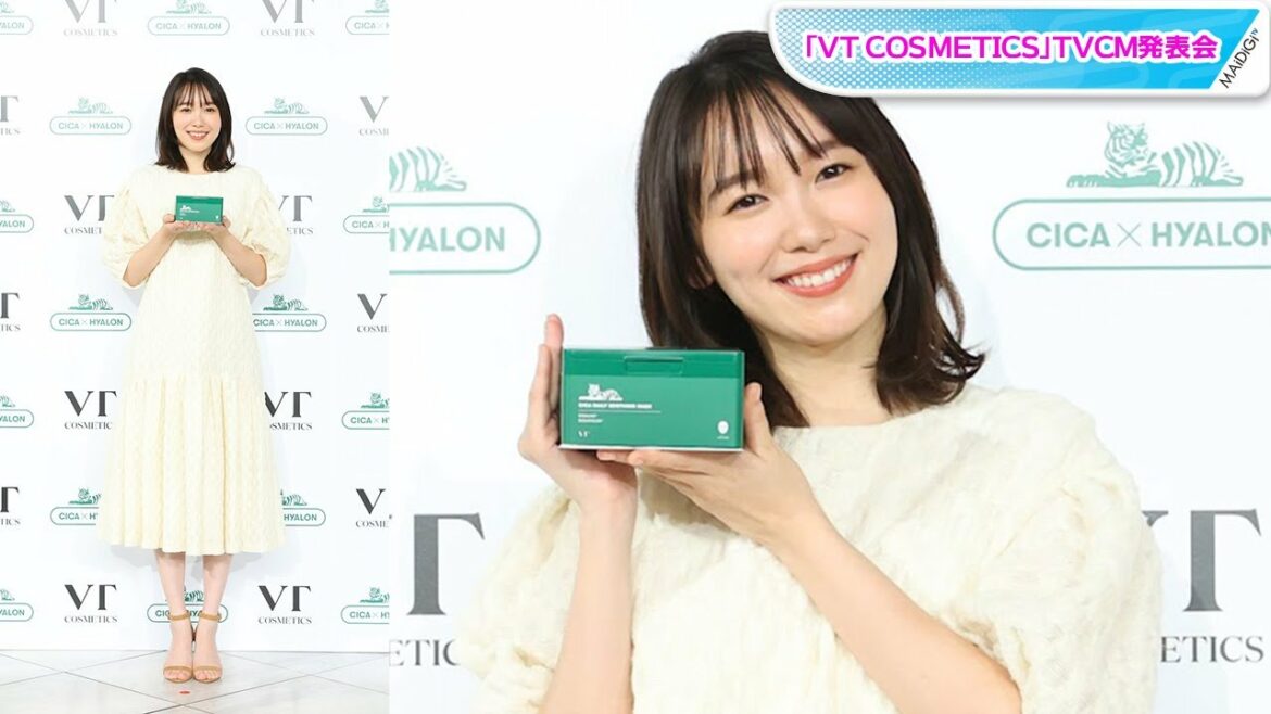 飯豊まりえ、ふんわり甘めの白ワンピ姿　大人可愛いミニマムな装い