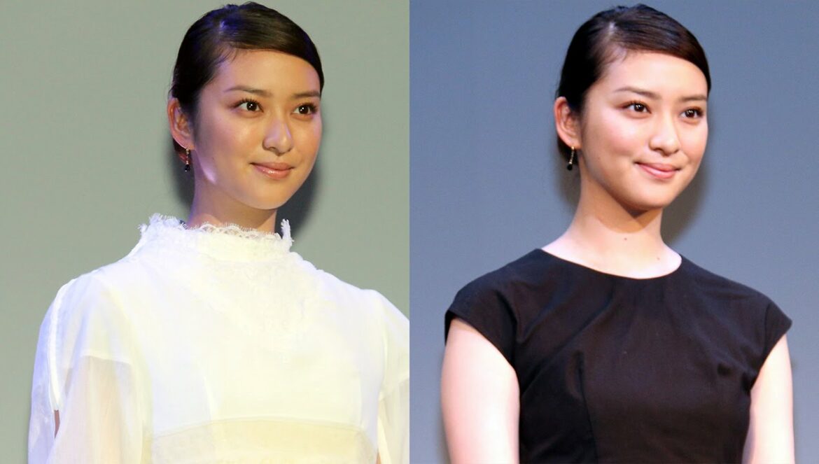 武井咲、白から黒へ　生“早着替え”も披露！「LAVIE新ブランドロゴ発表会」1　#Emi Takei