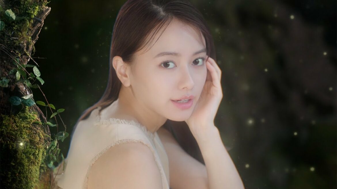 波瑠＆成海璃子＆山本舞香、美しいホタルの精に　すらり腕出し美肌披露　MEDULLA新CM「HOTARU ホタルの光篇」