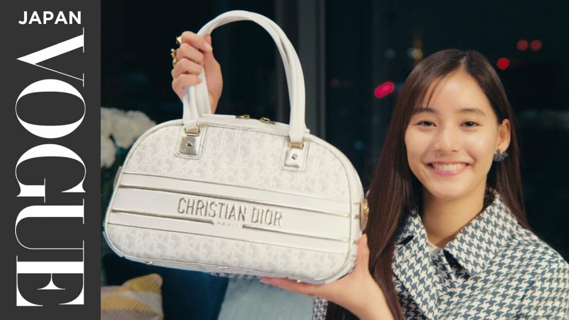 新木優子、“好き”がたっぷり詰まった相棒バッグの中身を披露！ | In The Bag | VOGUE JAPAN & DIOR