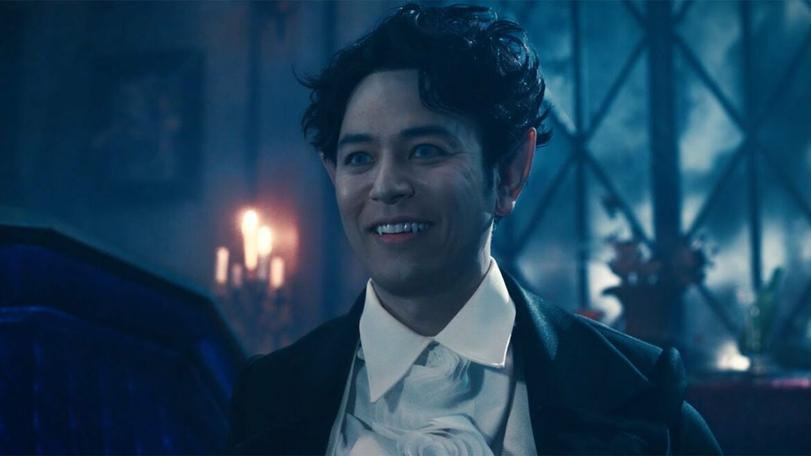 妻夫木聡、ドラキュラ?夜マック店長? “客”伊藤沙莉とコミカルなやりとり 「夜マック」新CM「倍バーガー」編 妻夫木聡、ドラキュラ?夜マック店長? “客”伊藤沙莉とコミカルなやりとり 「夜マック」新CM「倍バーガー」編